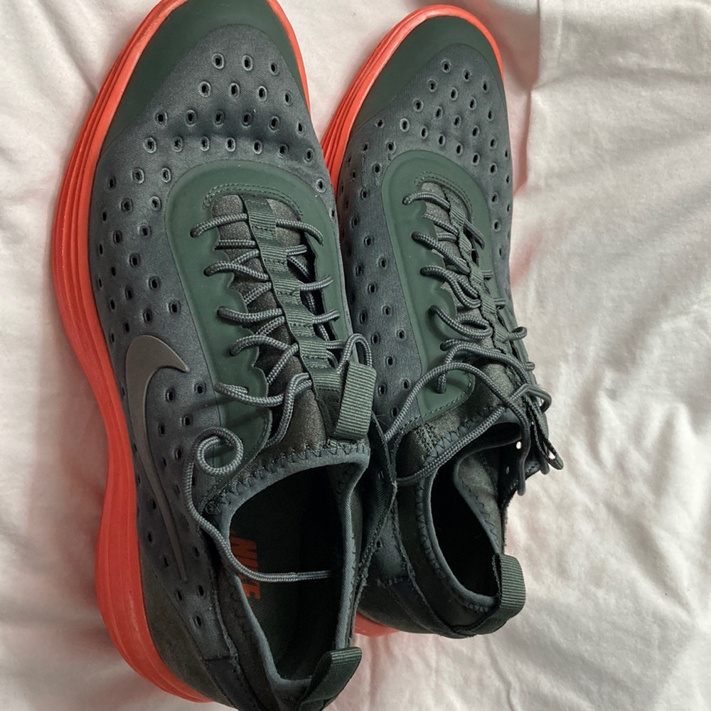 Nike(lunarlon)tennis shoes